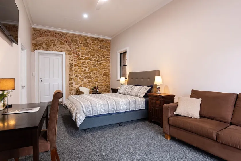 Unwind Mannum Riverside Retreat - Image 1