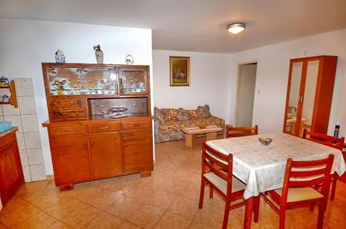 Mon Perin Castrum-Apartment Floris - Image 1