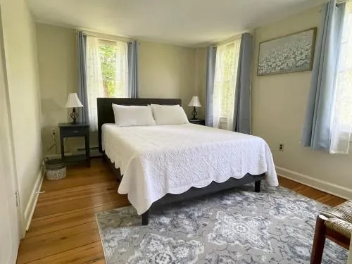 1860'S Colonial House Near Downtown And Beaches! - Image 1