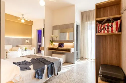 Hotel Romantico - Image 1