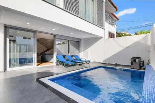 Charmy Villa Estoril by Amber Star Rent - Image 1