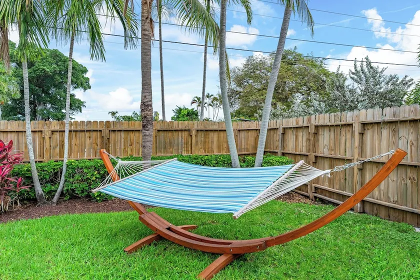 Lux House Heated Spa & Free Boat Tour! - Image 1
