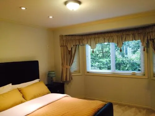 Maple Guesthouse - Image 1
