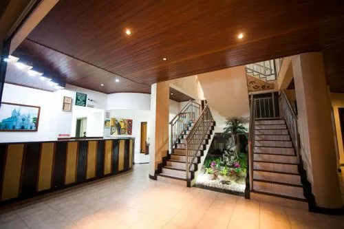 Centerminas Palace Hotel - Image 1