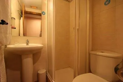 Cruz Verde Hostal - Image 1