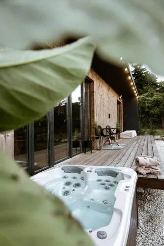 Halacs Homes Boutique cabins Boutique Cabin - Image 1