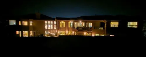 2 or 3 Bedroom Luxurious Mountain Home - Image 1