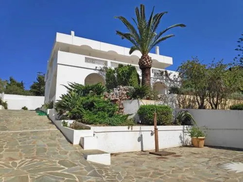 Superior Beachfront Apartment in Aghios Emilianos Porto Heli - Image 1