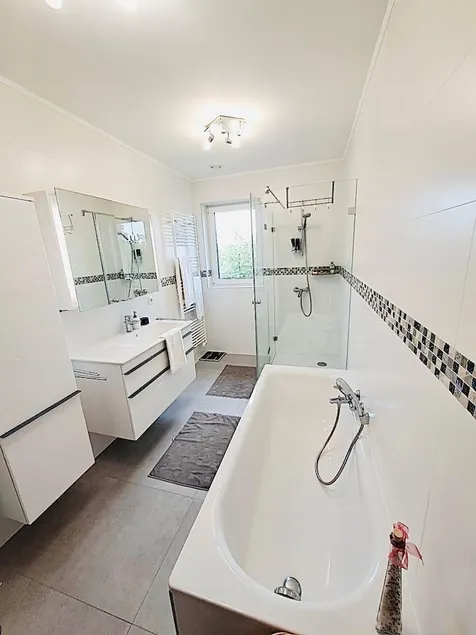 Spacious 3 Bedrooms with Garden View - Image 1