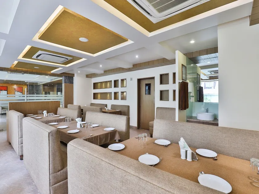 Hotel Furatt International by OYO Rooms - Image 1