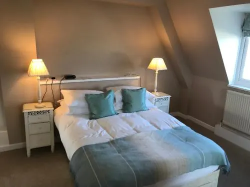 Cambridge House & Lodges at Whitsand Bay - Image 1