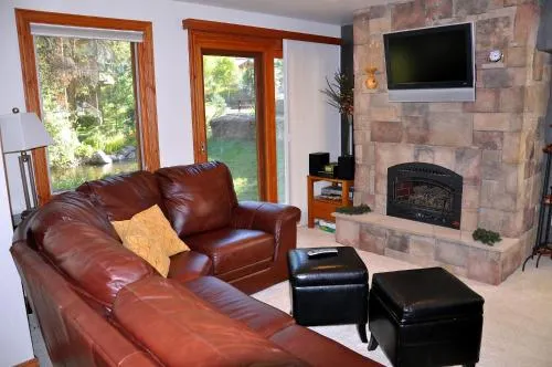 Gorgeous East Vail Condo #402 On The Creek With Hot Tub. - Image 1
