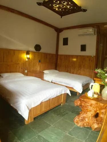 Moonshine Inn - Image 1