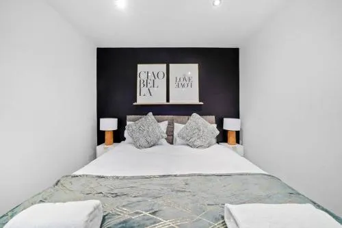🌟Cosy House - Pool Table, Smart TV & Free Parking🌟 - Image 1