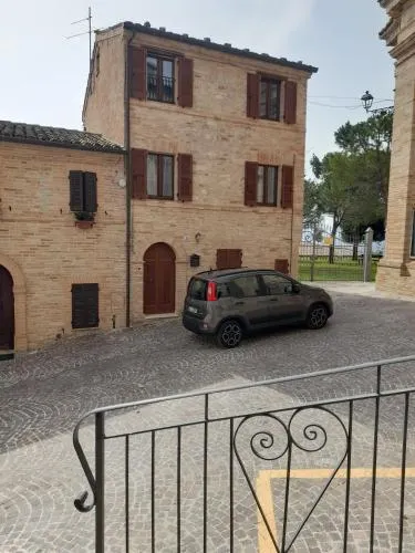 Beautifully Restored 3 Storey Townhouse In The Historic Centre Of Hilltop Town - Image 1