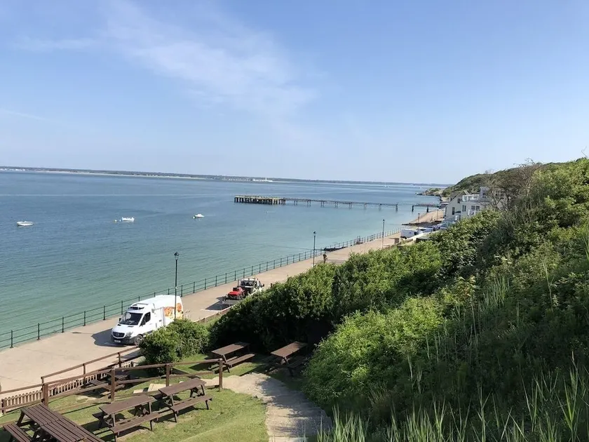 Totland Bay Beach House Apartments - Image 1