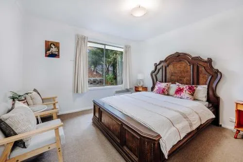 Cozy holiday plant flat ,close to CBD and Beach - Image 1