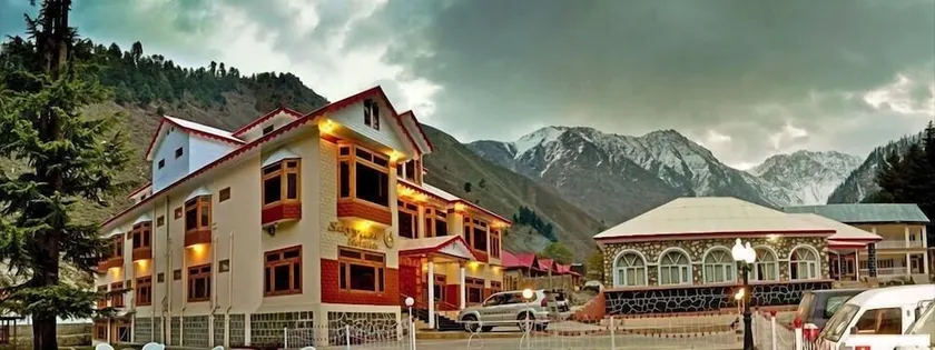 Sayyam Heights Hotel Naran - Image 1