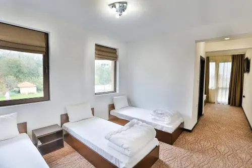 Hotel Champion - Image 1