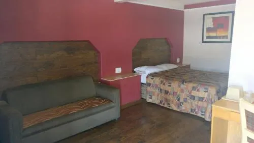 El Monte Motel - Image 1