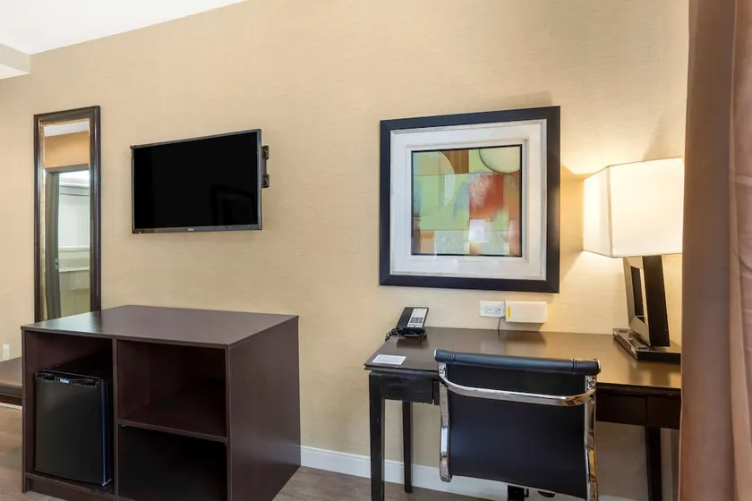 Best Western Plus Plaza Hotel New York City - Image 1
