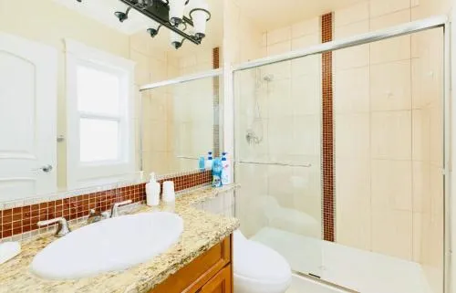 Richmond Maple Home - Image 1