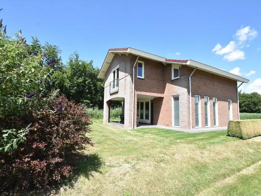 Beautiful Holiday Home With Attractive Interior and Large Sunny Garden - Image 1