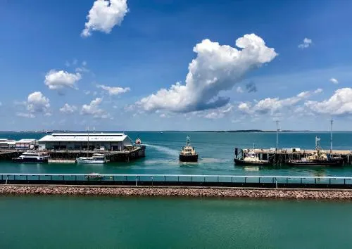 WATERFRONT DARWIN TROPICAL DELIGHT - Image 1