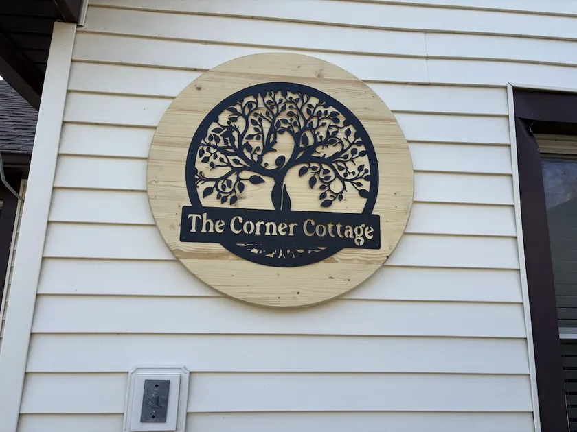 Serene Corner Cottage With Hot Tub 3 Bedroom Home - Image 1