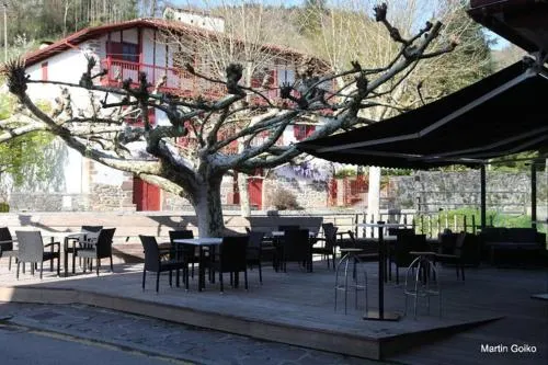 Hostal Auzoa - Image 1