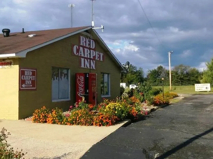 Red Carpet Inn Dix - Image 1