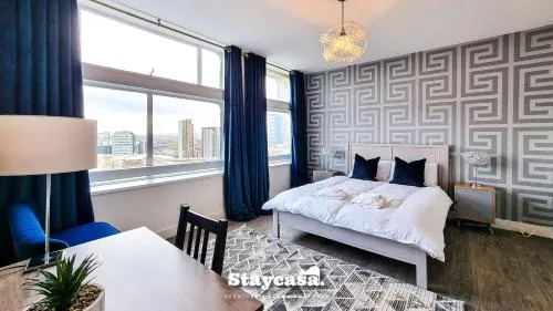 Luxury Spacious City Centre Apartment Amazing View - Image 1