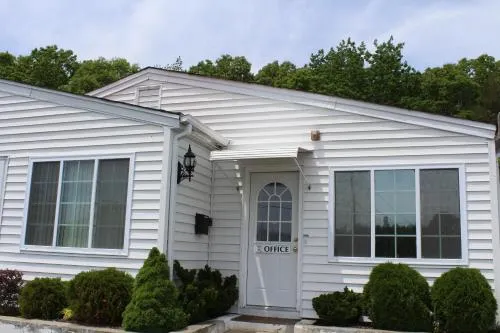 Krystal Penguin Inn - Image 1