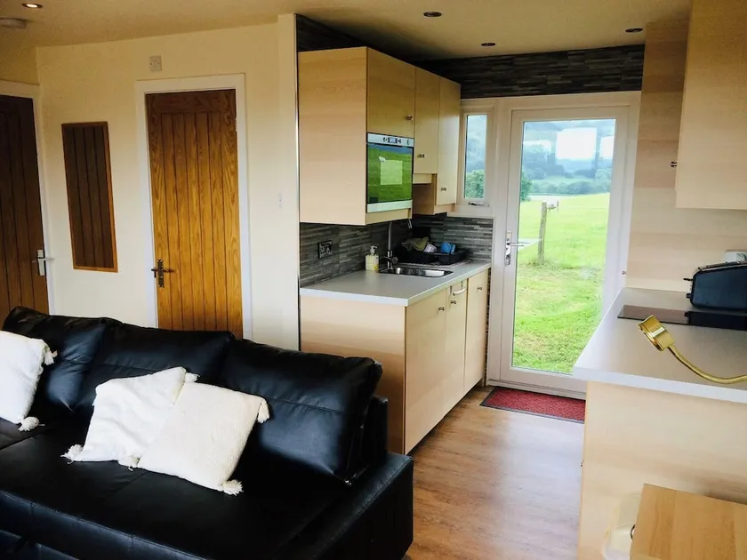 Snowdonia 1-bed Chalet, Sleeps 2, Stunning Views - Image 1