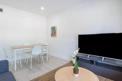 Bay Harbor Unit 3 Lovely 2 Bed 1 Bath Apartment - Image 1