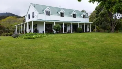 Jacaranda Lodge - Image 1