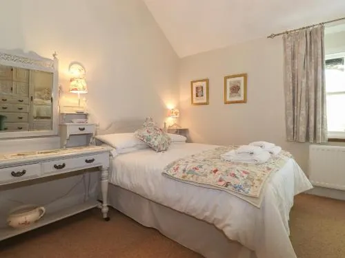 High Stile - Image 1