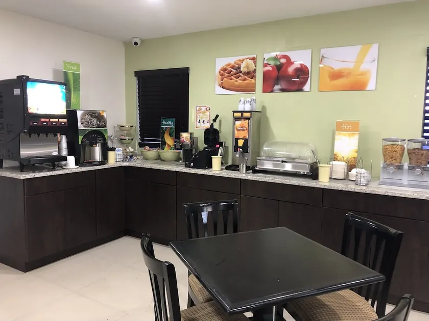 Quality Inn & Suites Downtown Orlando - Image 1