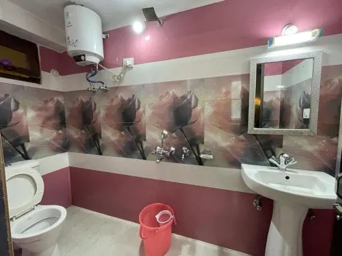 Luxury Yet Affordable Stay - Image 1