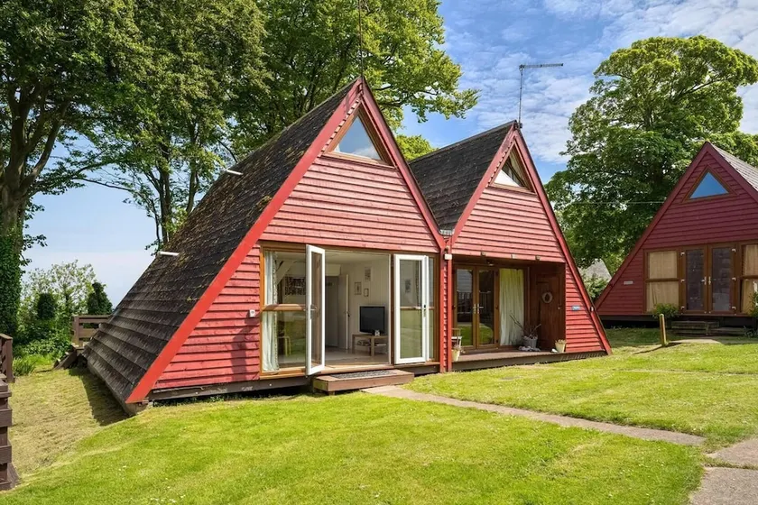 The Lookout, Sunny Beach Retreat, Sleeps 5 Guests - Image 1