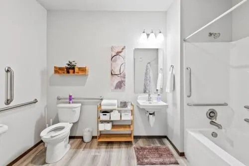 Full ADA Unit 2 Bed 2 Bath Unit Near Downtown - Image 1