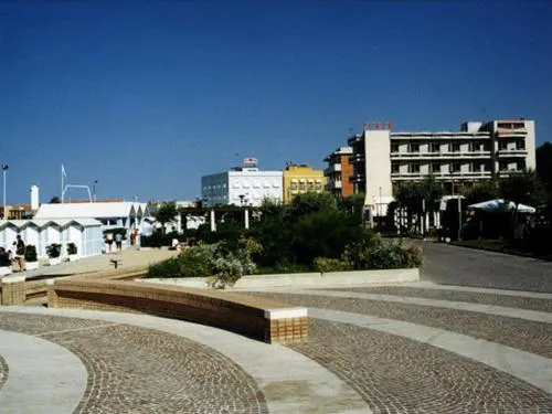 Hotel Plaza - Image 1