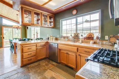 Hillside View Home - Image 1