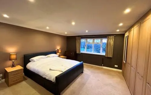 Beautiful 5 Bed 3 Bathroom Detached Family Home 8 - Image 1