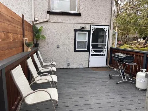 Rural trail side suite - Image 1