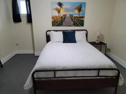 Relaxing Comfortable Private Bedroom - Image 1