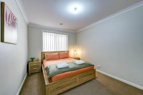 Brookfield - Large Entertaining Home, Sleeps 10 - Image 1