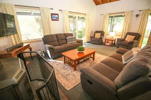 Camellia Lodge - Image 1