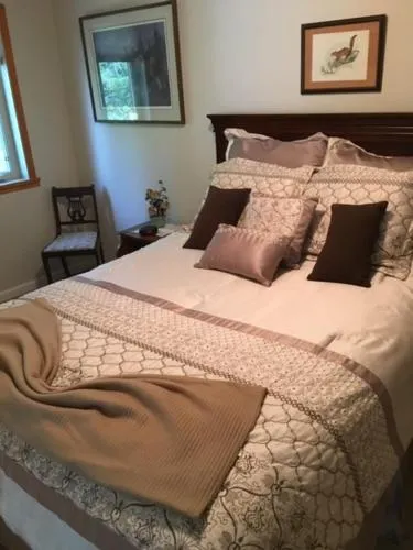 Sunny Slope Bed and Breakfast - Image 1