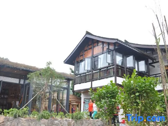 Sun Valley Expert Building - Image 1